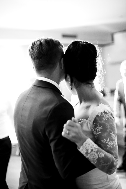 Brautpaarportrait in schwarz-weiss